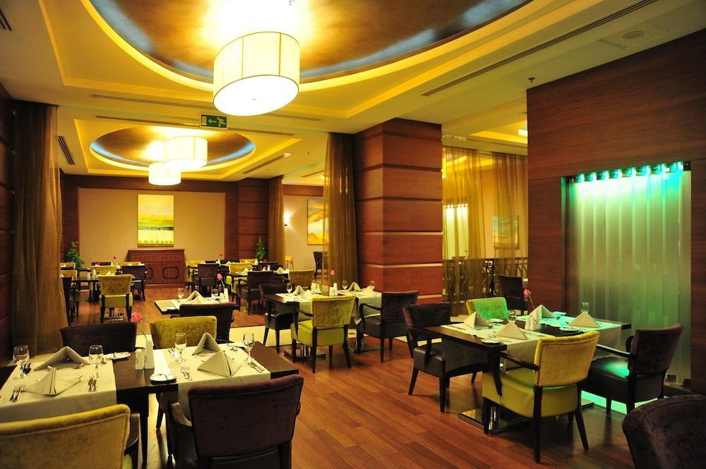 Crowne Plaza Al Khobar By Ihg Hotel Kültér fotó The restaurant