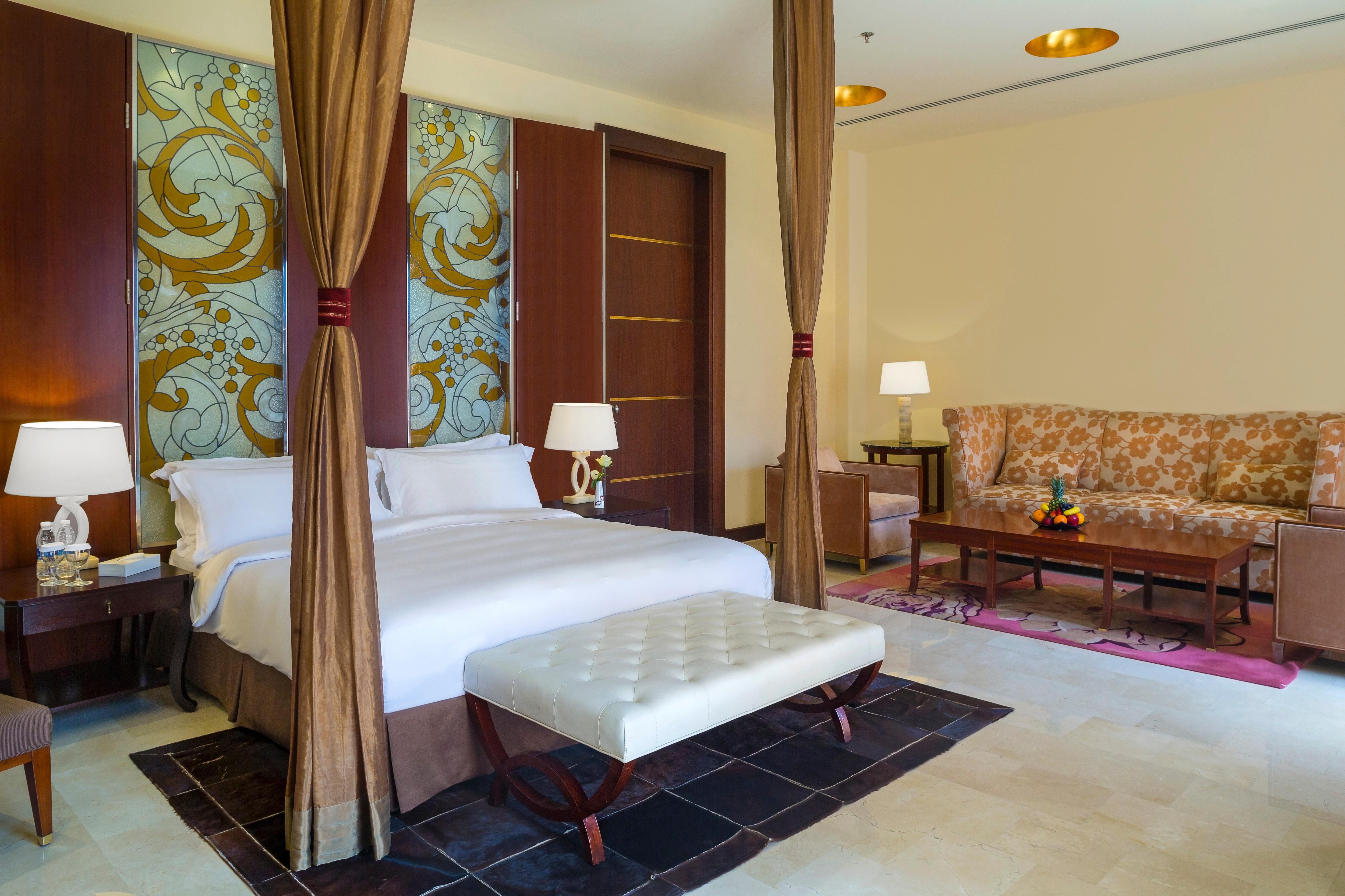 Crowne Plaza Al Khobar By Ihg Hotel Kültér fotó A bedroom at the Ritz-Carlton, DIFC