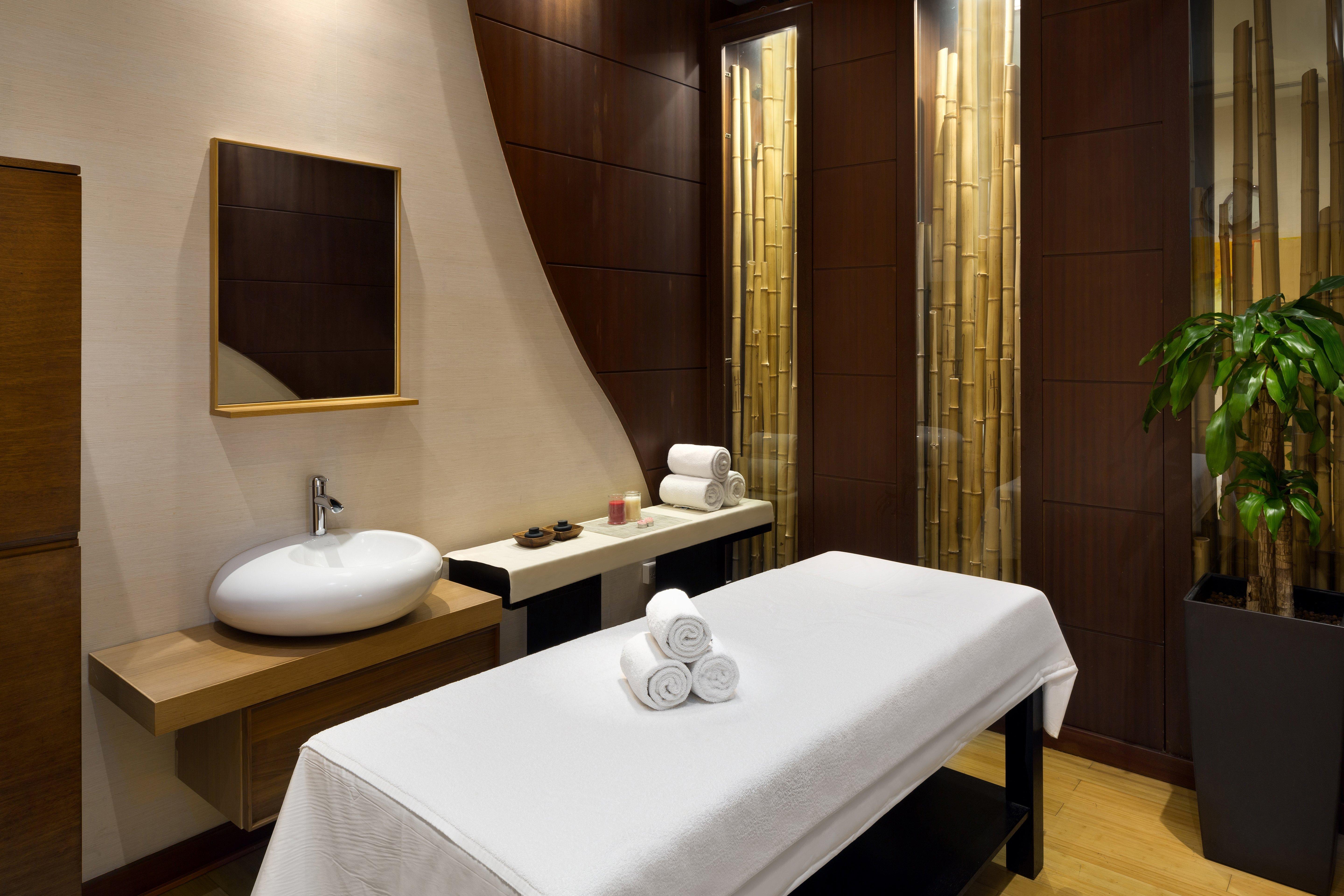 Crowne Plaza Al Khobar By Ihg Hotel Kültér fotó A massage table