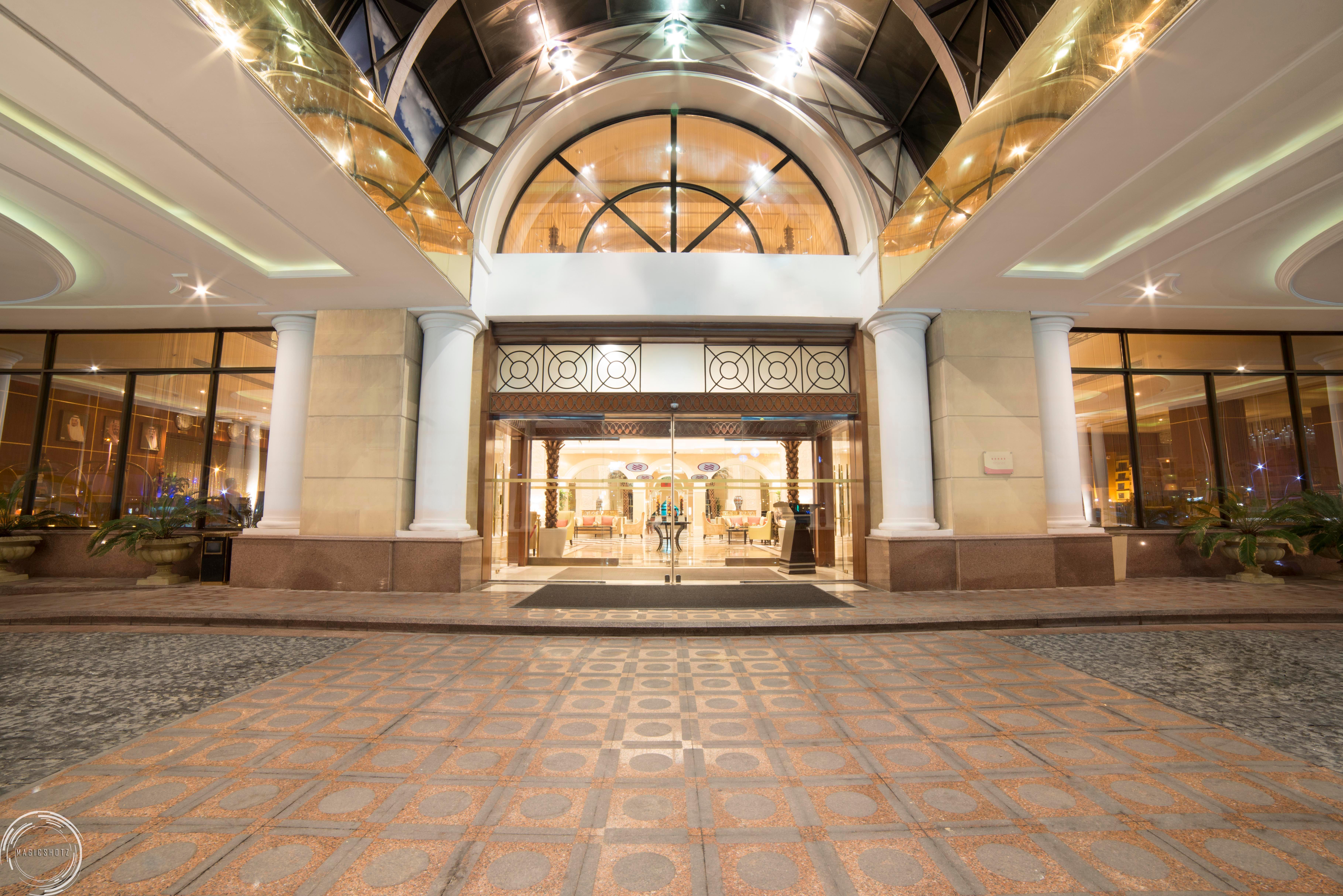 Crowne Plaza Al Khobar By Ihg Hotel Kültér fotó Entrance to the hotel