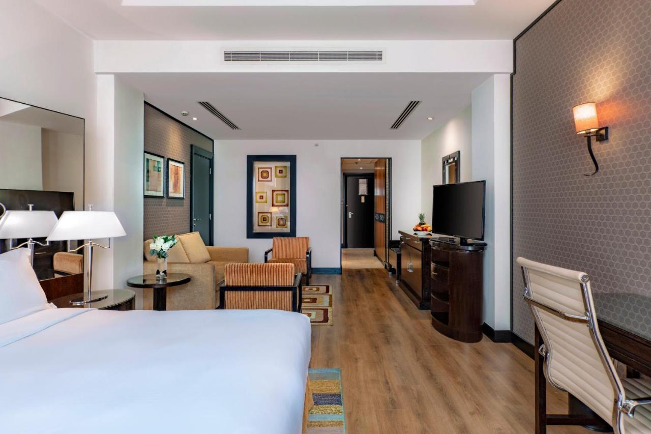 Crowne Plaza Al Khobar By Ihg Hotel Kültér fotó A room at the hotel