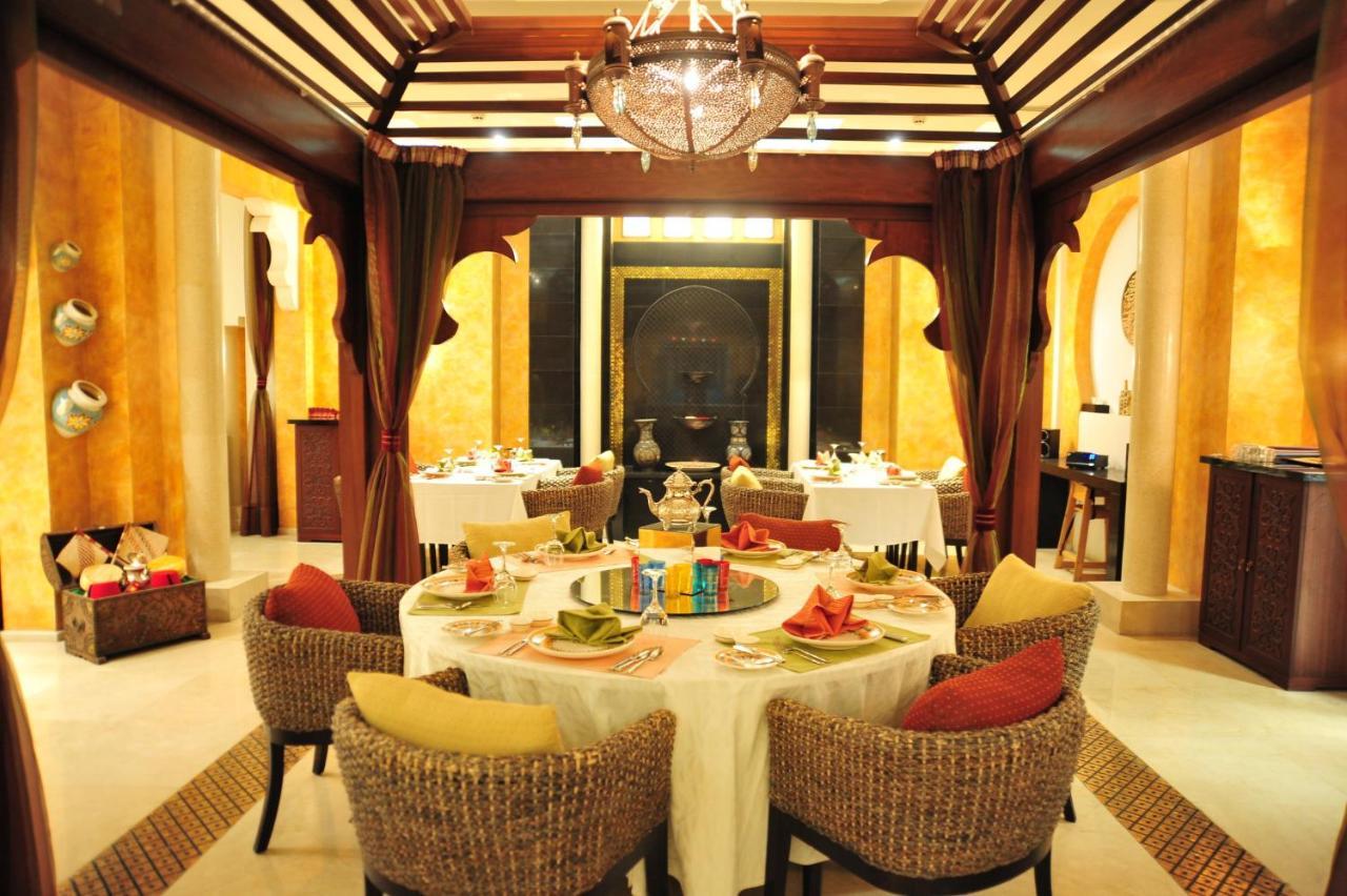 Crowne Plaza Al Khobar By Ihg Hotel Kültér fotó A restaurant in the Taj Mahal Palace, Mumbai