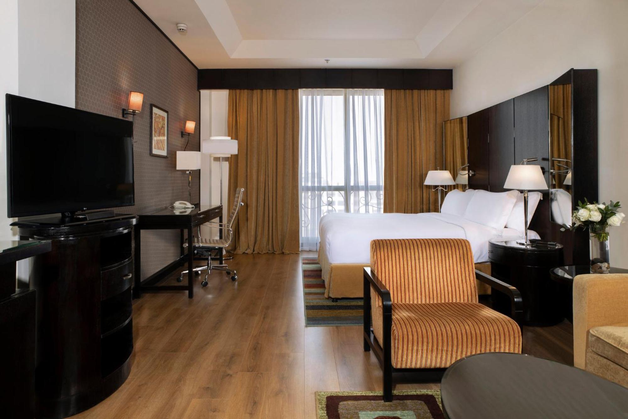 Crowne Plaza Al Khobar By Ihg Hotel Kültér fotó A room at the hotel